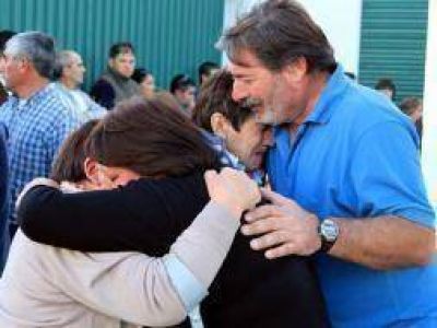 Despidieron en Alberdi los restos de las 13 personas muertas en un accidente de tr�nsito