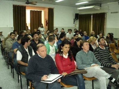 COMERCIANTES AVASALLADOS POR EL GOBIERNO K PROTESTARON EN EL CUCI