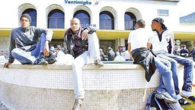 La UE apoy� a Francia por bloquear trenes de Italia con inmigrantes