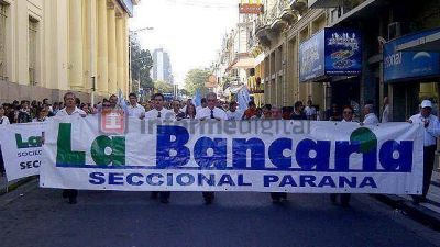 Se suspendieron las medidas de fuerza de los bancarios