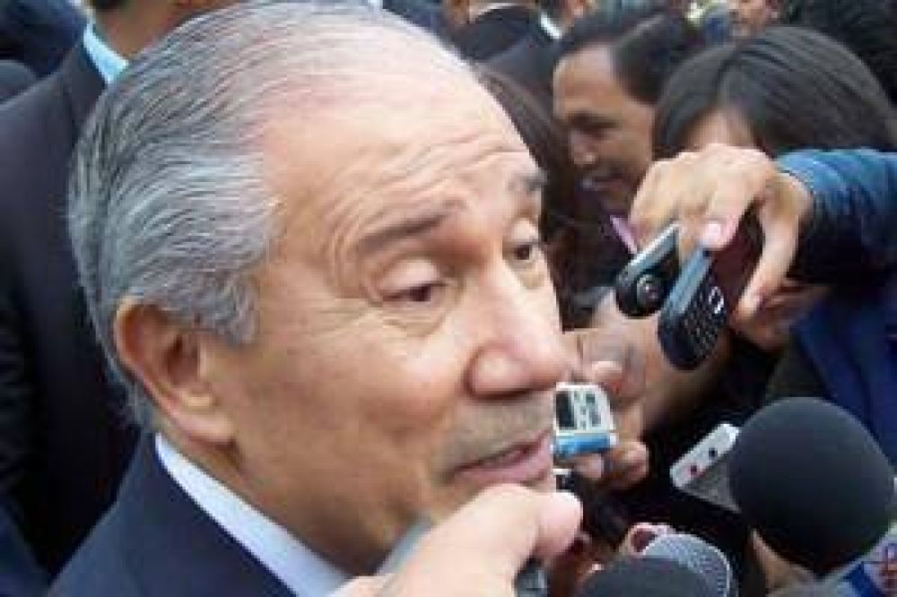 El Gobernador celebr� el acuerdo con los gremios