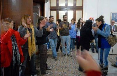 El MTC protest� en el hall central de la Municipalidad 