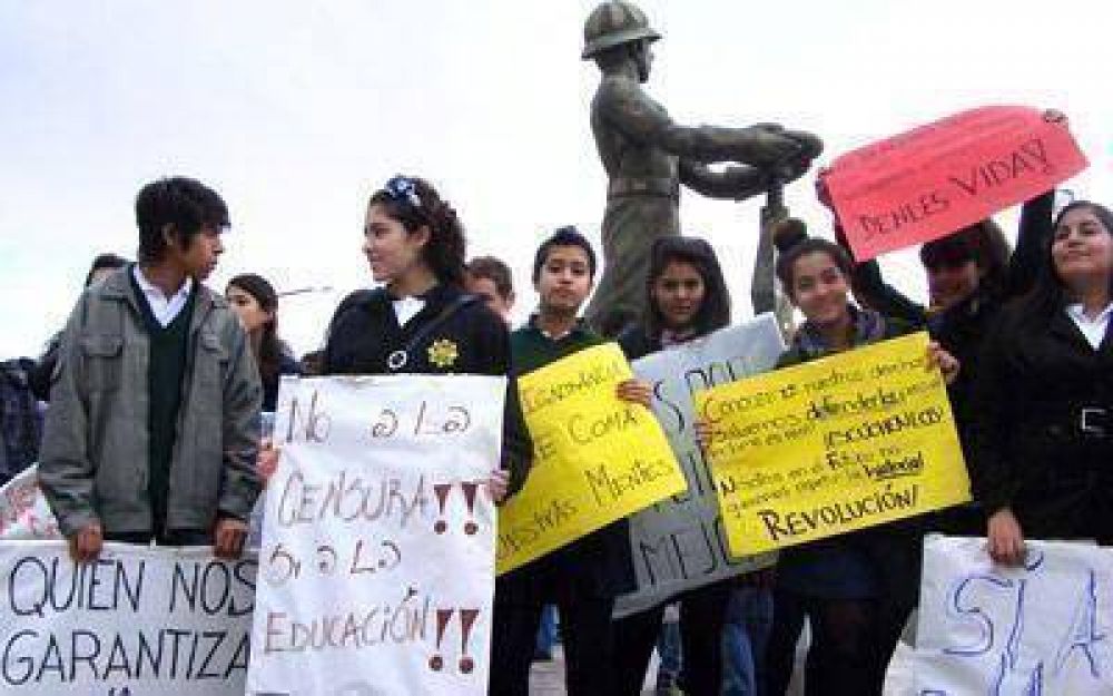 Piden que les permitan estudiar