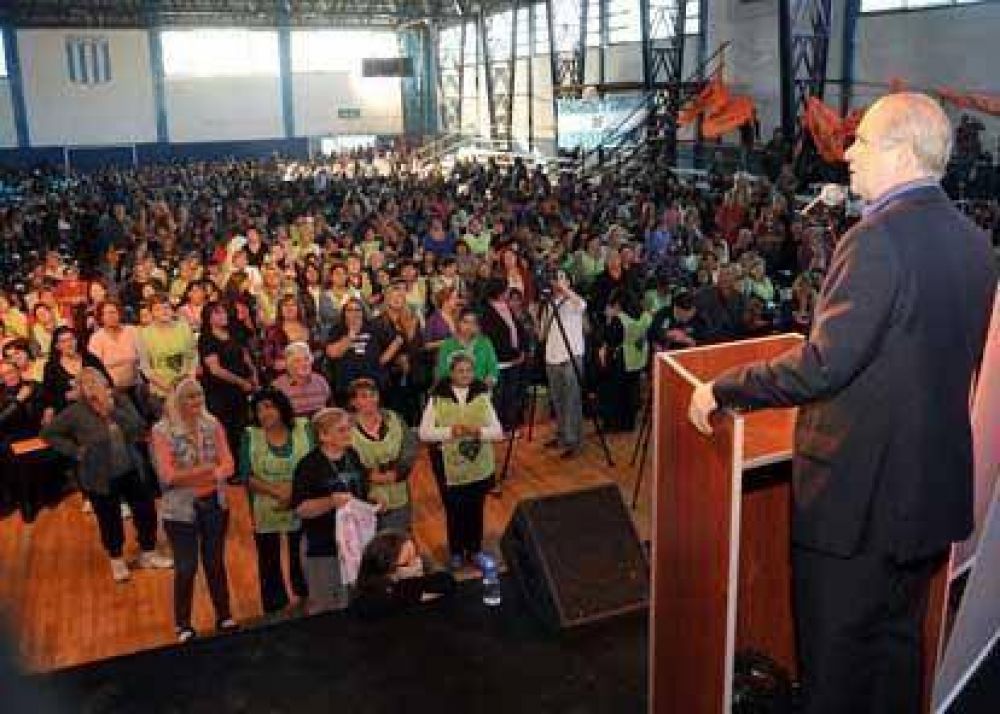 Alvarez de Olivera y Ferraresi participaron del Encuentro Regional de Trabajadoras vecinales en Avellaneda