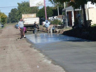 Se realizan tareas de pavimentaci�n en el barrio Esperanza