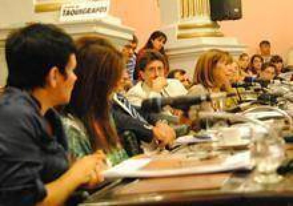 Tras un debate que provoc� verg�enza a varios, se elev� el monto de las pensiones graciables