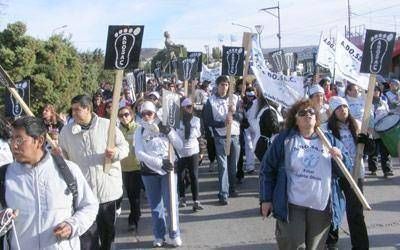 Docentes iniciaron su marcha desde Caleta hacia R�o Gallegos