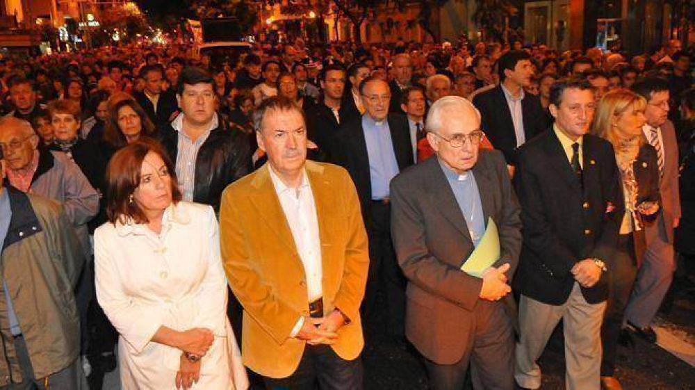 ���ez pidi� proyectos m�s que encuestas