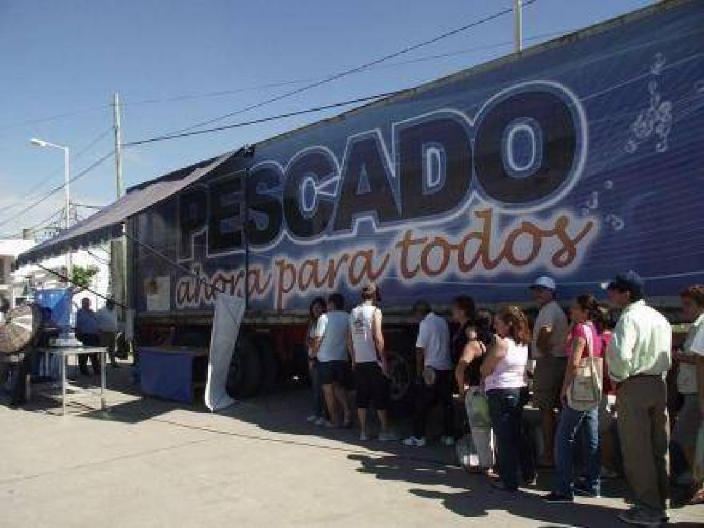 Defensa del Consumidor realiz� entrega de folletos con recetas de pescado de mar 