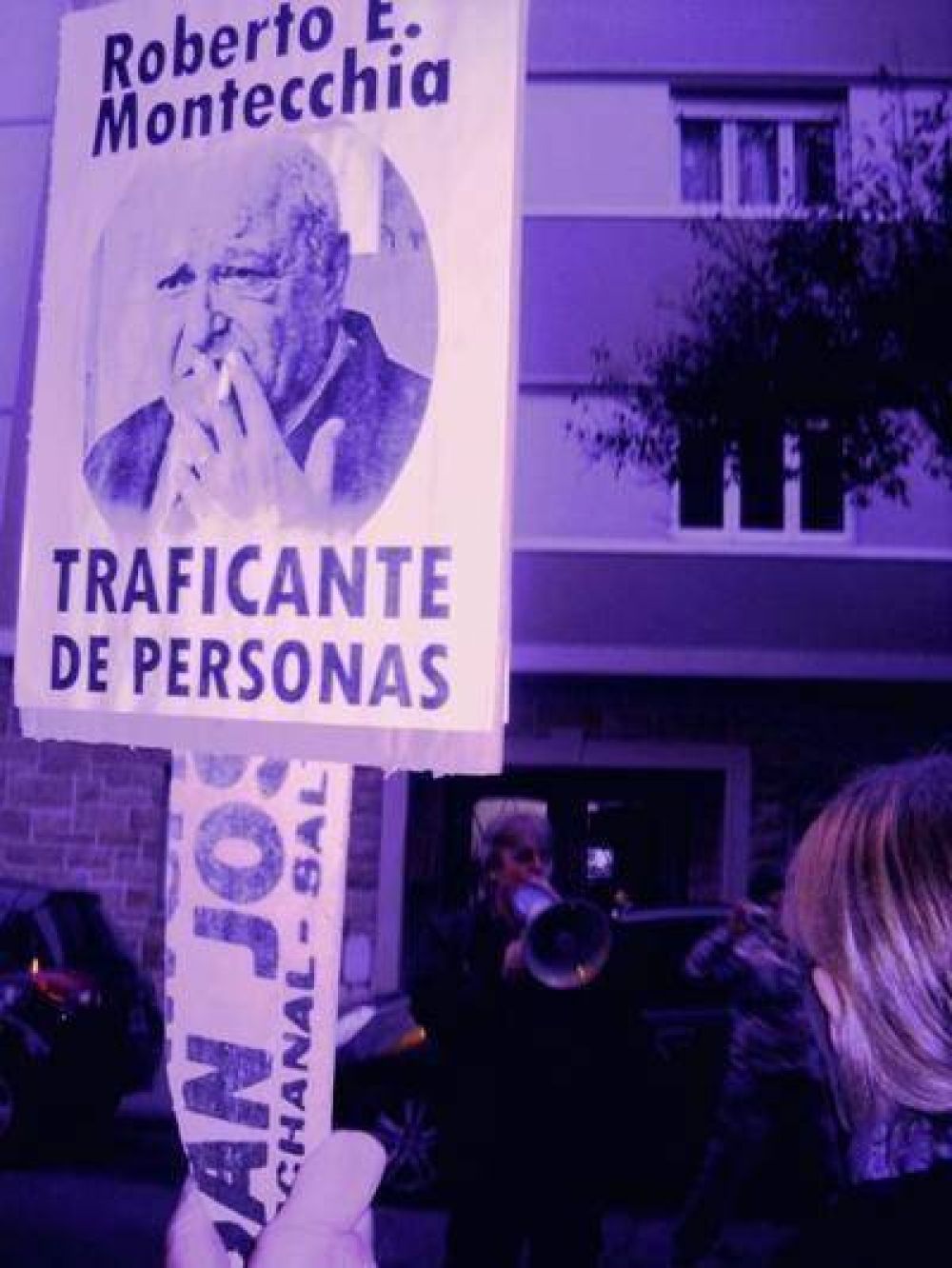 Escrachan al abogado de la Posada: denuncian complicidad con la explotaci�n sexual de mujeres
