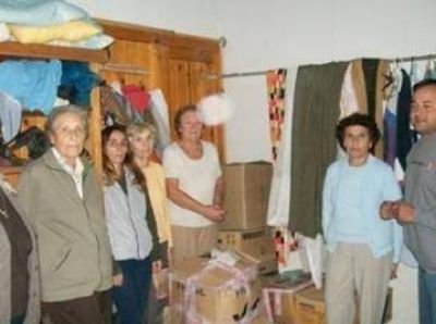 Donaci�n de ropa de la Juventud Peronista al Hogar de Ancianos