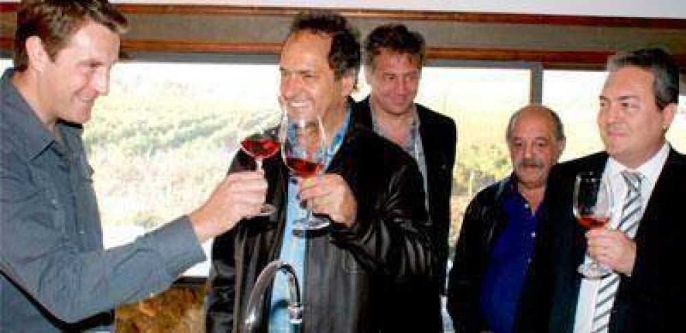 Scioli quiere que Sierra de la Ventana sea la sede de la Fiesta Provincial de la Vendimia 