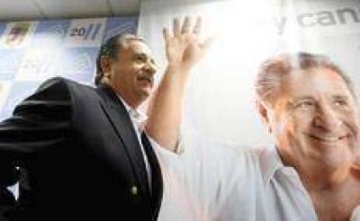 Duhalde sue�a con juntar a la muchachada