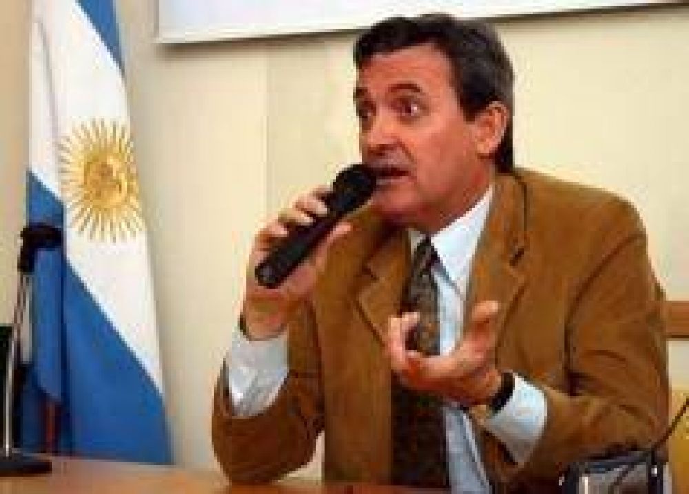 Mendioroz pidi� modificar paridad cambiaria para beneficiar al turismo y la producci�n