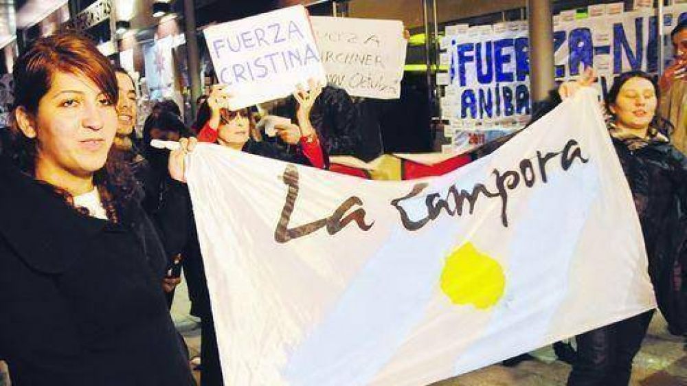 La C�mpora homenajea a Kirchner y mira las listas