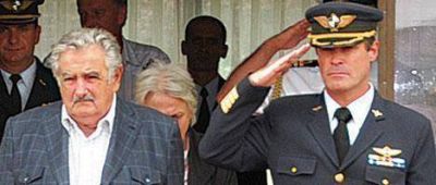 Mujica entre dos frentes por un �pacto� militar-tupamaro