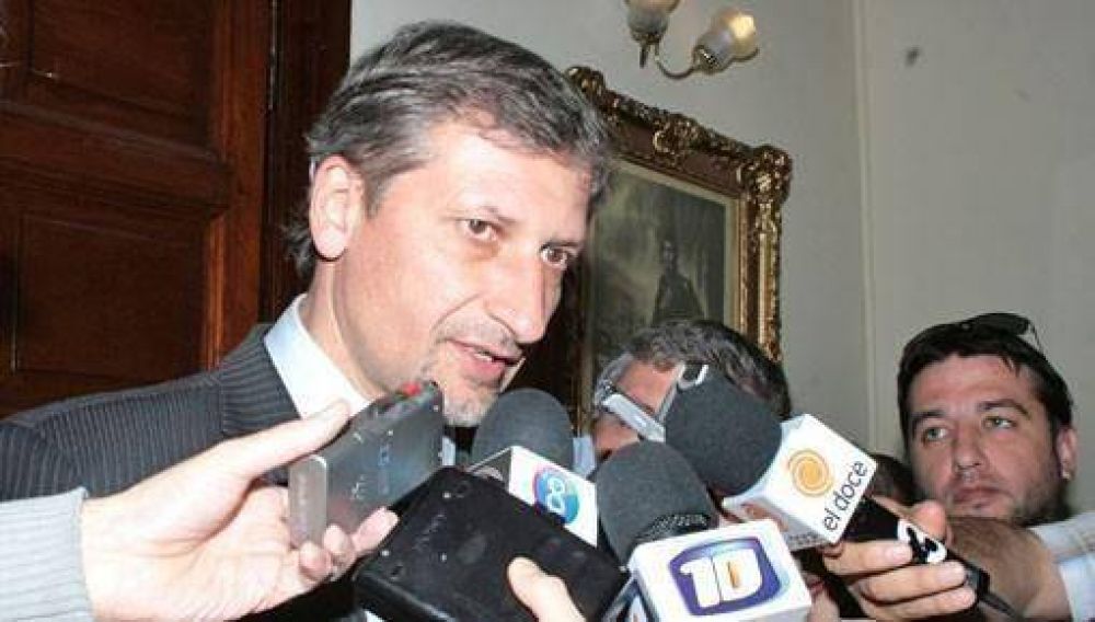 Campana, duro con Riutort: �Que se presente a internas�
