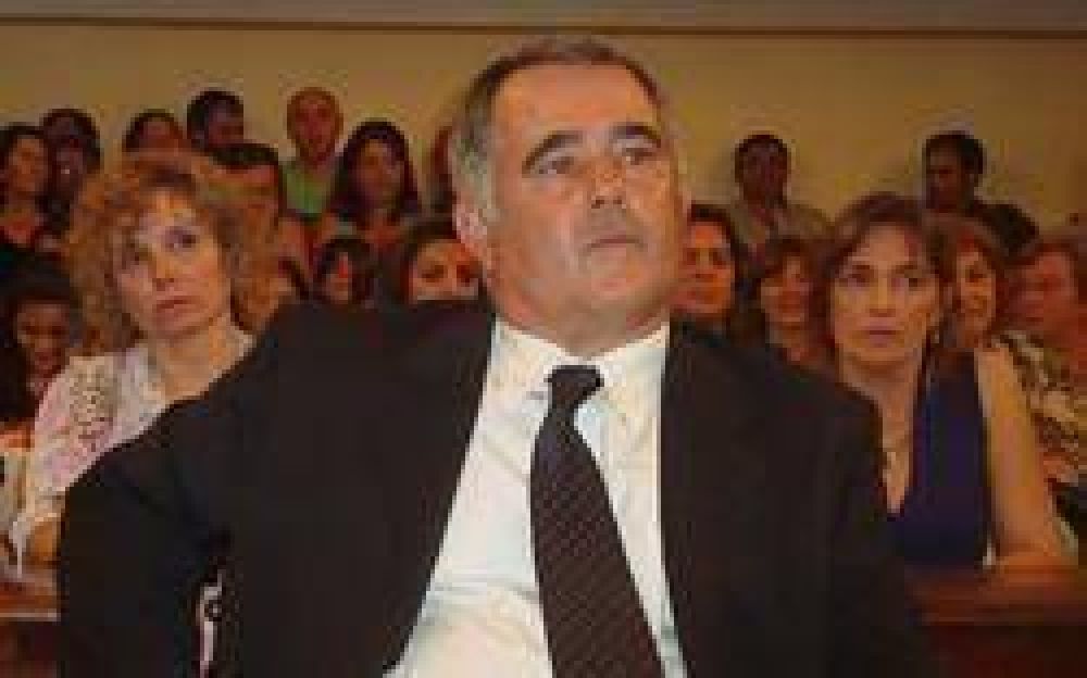 Csar Echevarra defendi el proyecto para regular la publicidad del municipio