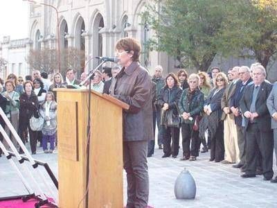 Un breve acto record� el aniversario de la ciudad