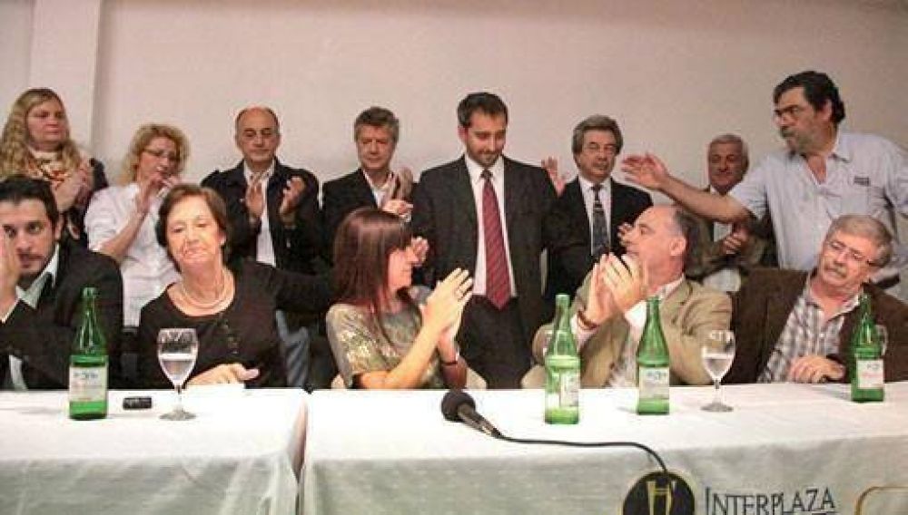 El FPV ratific� la conducci�n de Accastello y apura definici�n provincial