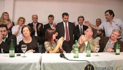 El FPV ratific� la conducci�n de Accastello y apura definici�n provincial