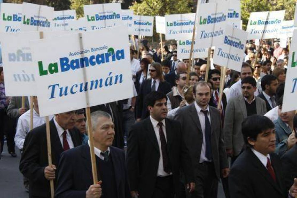 Hoy movilizaci�n y el jueves no habr� bancos en Tucum�n
