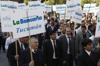 Hoy movilizaci�n y el jueves no habr� bancos en Tucum�n