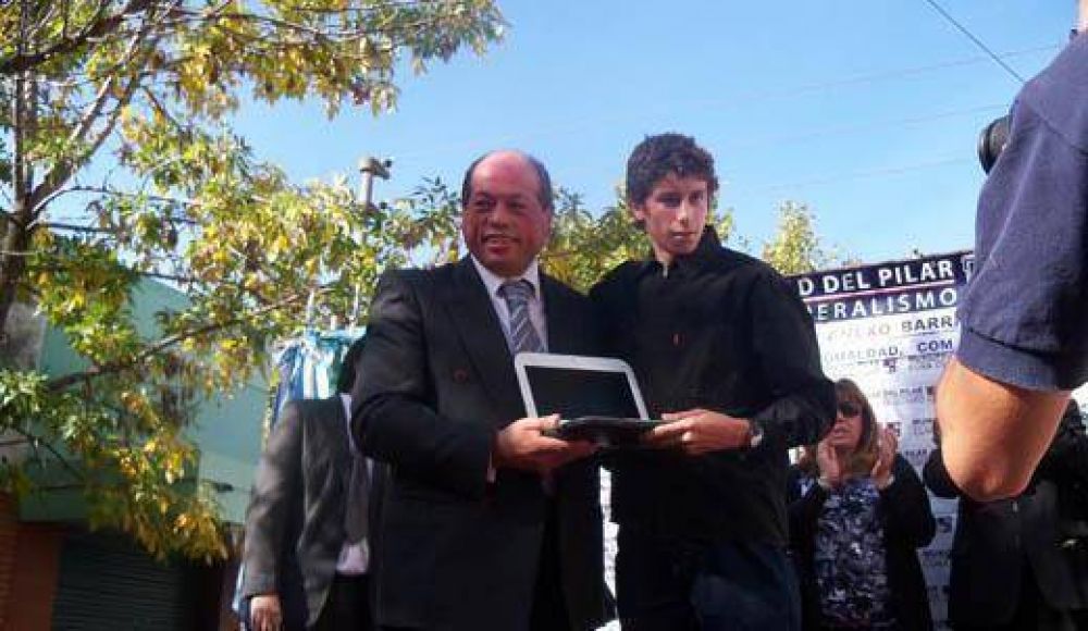 Entregaron m�s de mil netbooks a alumnos secundarios
