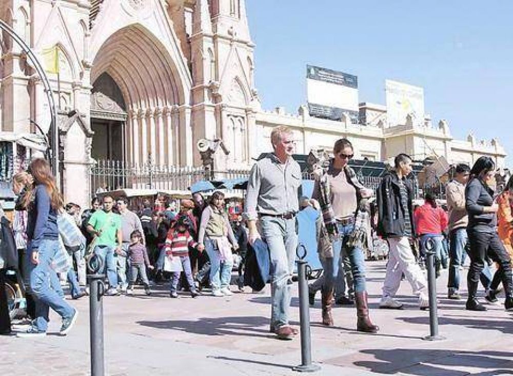 Mientras analiza nuevas alianzas, De Narv�ez pas� por la Bas�lica
