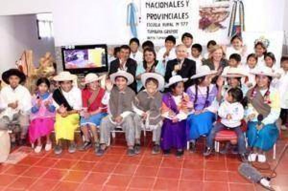 Otra escuela del interior profundo se suma a �la Argentina de la transformaci�n