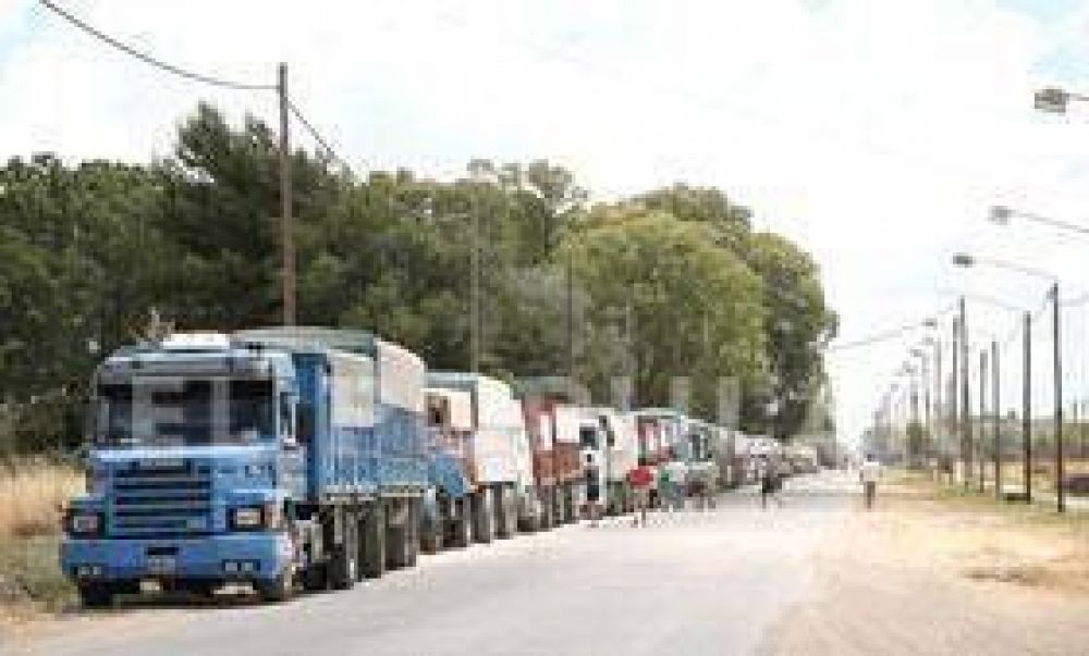 Transportistas de cereales reclaman un piso tarifario y amenazan con medidas