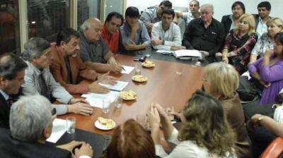 Con Riutort afuera, el PJ unific� la interna para el 12 de junio