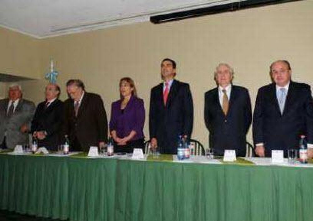 �Debemos garantizar con la integraci�n el crecimiento regional�, asegur� el gobernador Urtubey en Iquique
