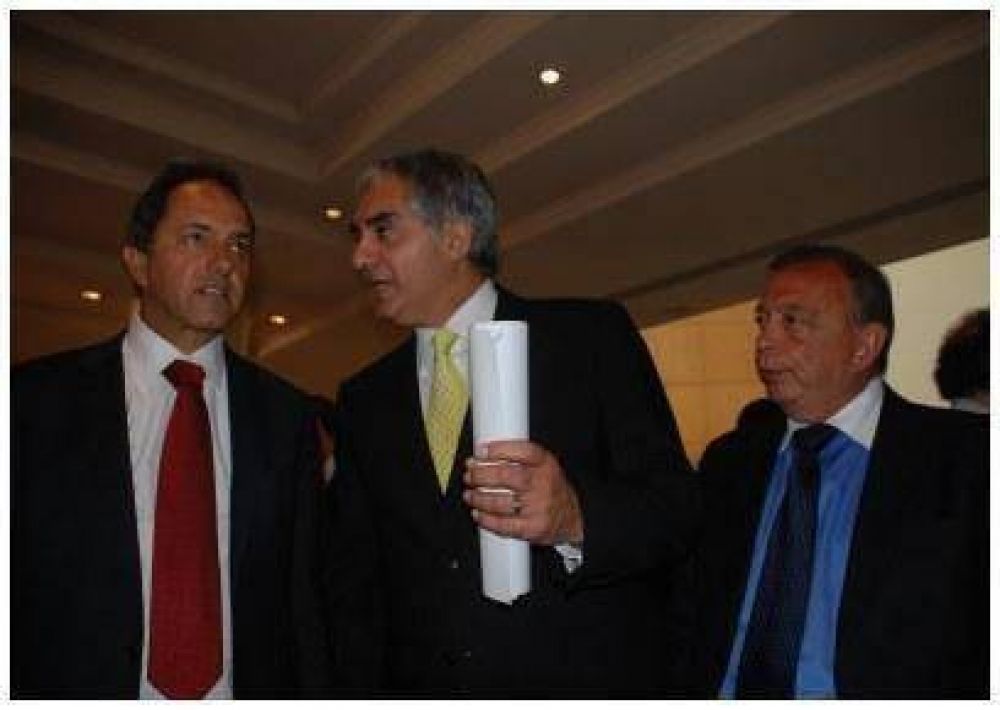ZUCCARO DISERT� EN EL SEGUNDO CONGRESO DE REGIONALIZACI�N. 