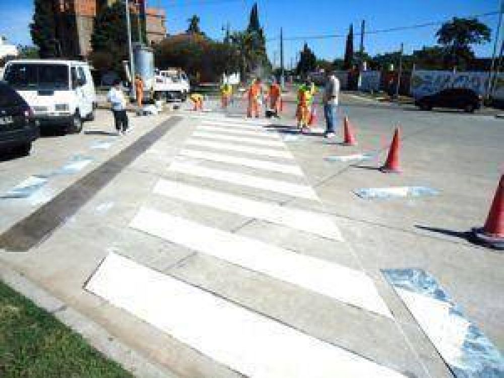 Trabajan en medidas de seguridad vial en la nueva y ensanchada avenida Eva Per�n
