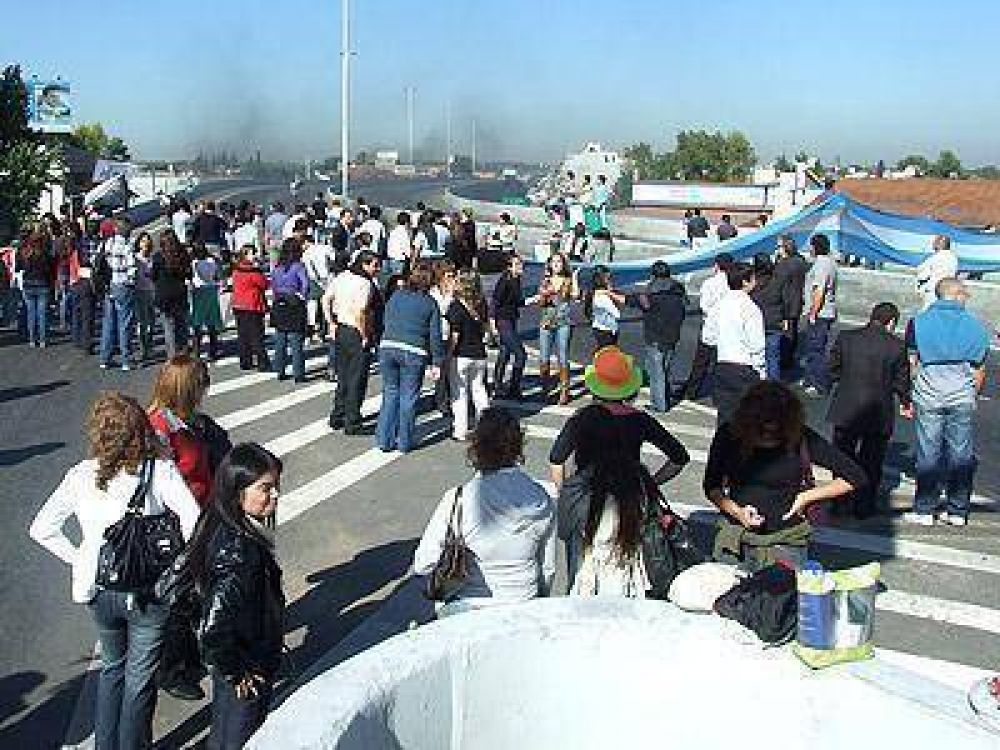 Los judiciales protestaron con un corte y hoy se reunir�n con el Gobierno