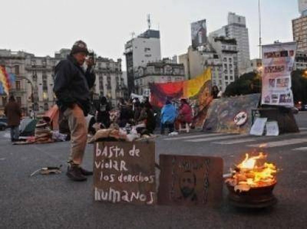 Abor�genes formose�os cortan la avenida 9 de Julio