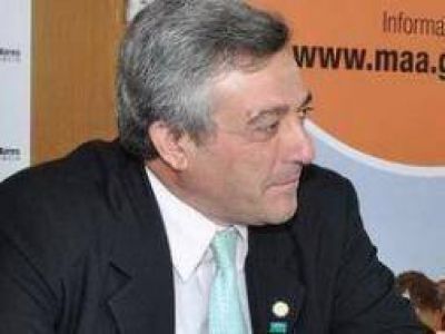 Alberti: Denuncian que cami�n municipal trabaja en una construcci�n privada de Bragado