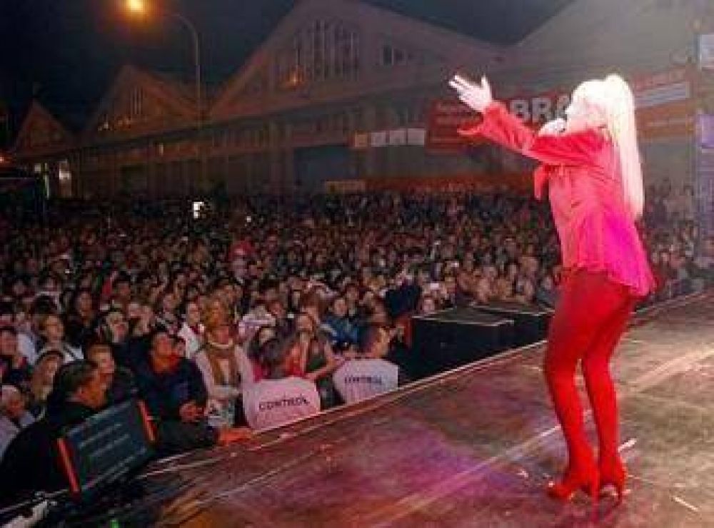 Valeria Lynch cobr� $100 mil por su actuaci�n en la Fiesta del Camar�n y el Langostino