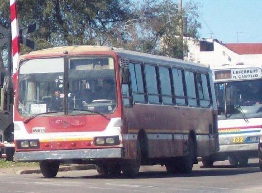 Acusan a funcionario de "cruzar" Quilmes con colectivos truchos