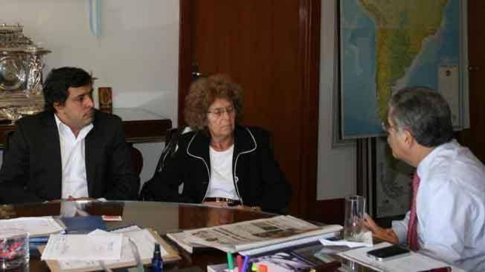 Llaryora suena con fuerza como el vice de De la Sota