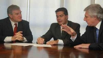 Firman convenio para darle m�s impulso al puerto de Barranqueras