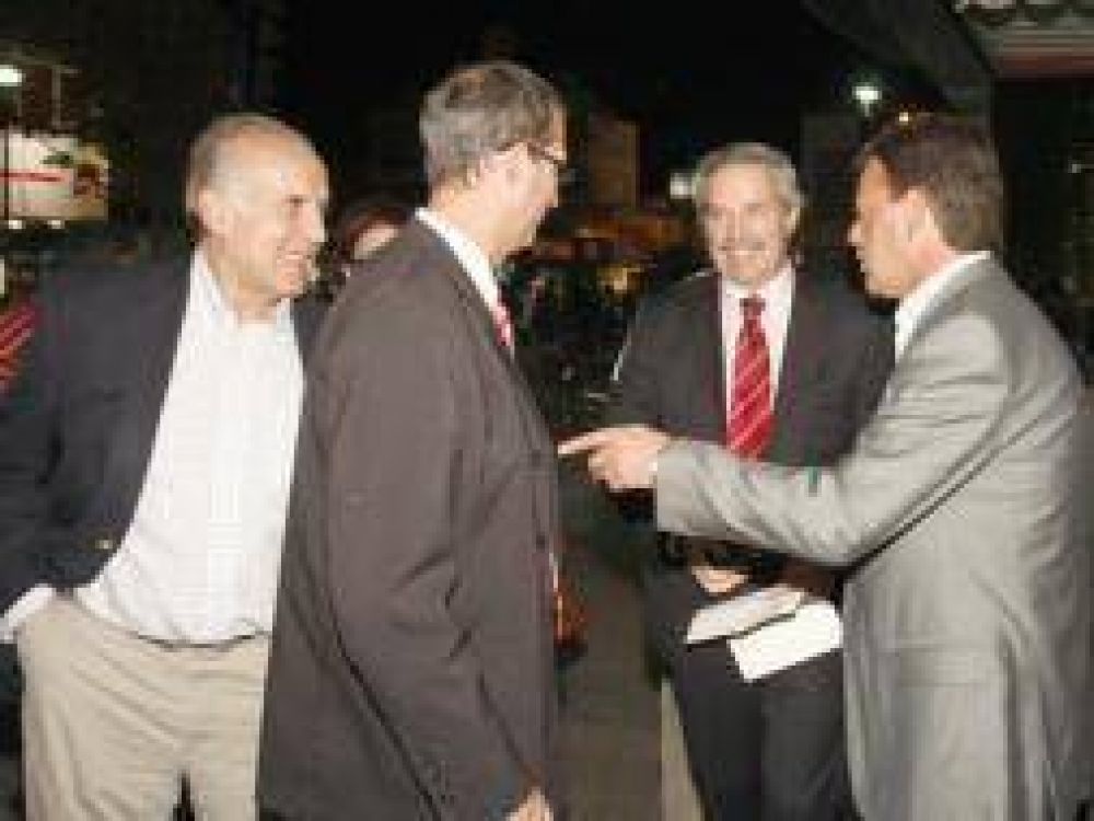 Felipe Sol� y dirigentes de la primera secci�n se re�nen en Merlo