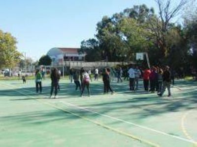Berisso: Inauguraron play�n deportivo de escuela 