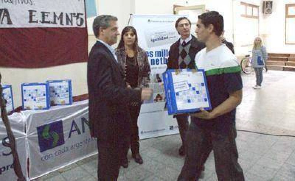 Entregaron m�s de 1.100 computadoras a alumnos marplatenses