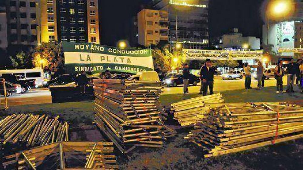 Sin Cristina, Moyano sale hoy a medir fuerzas en la 9 de Julio