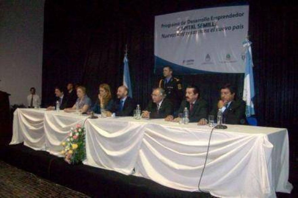 Durante su visita a Formosa Giorgi anunci� que se duplican a 40 millones los fondos del "Capital Semilla" 