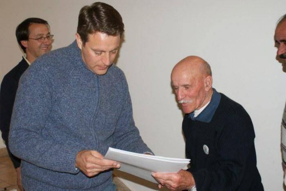 Setenta familias recibieron la escritura de sus viviendas