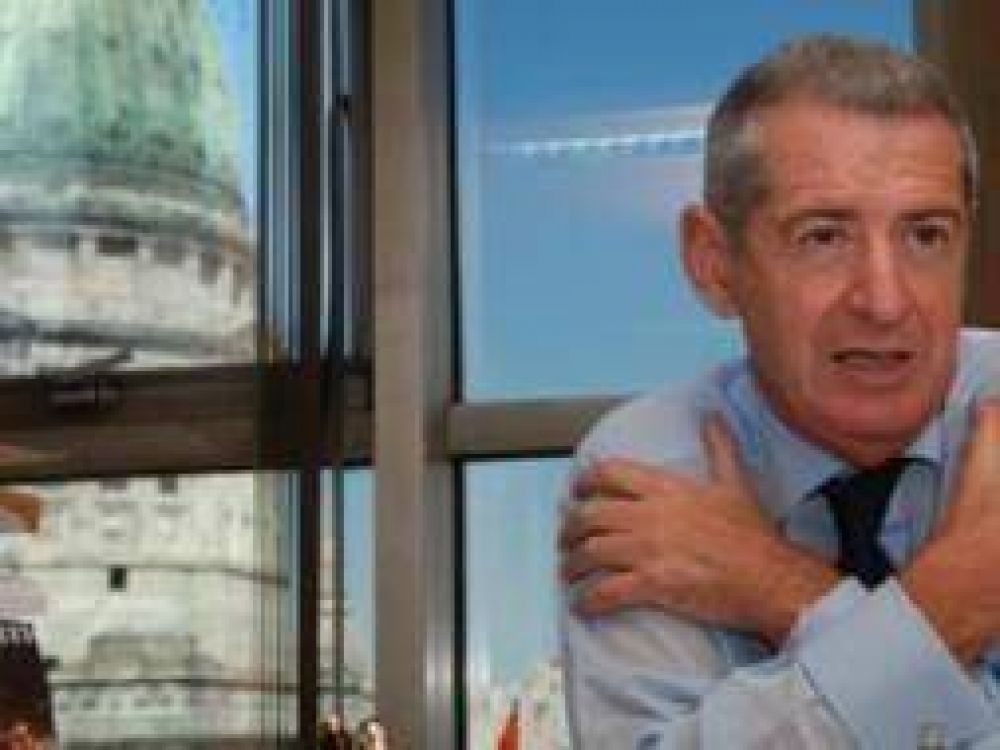 Cortocircuitos en el PJ por adhesiones: Landau afirm� que no renunciar�