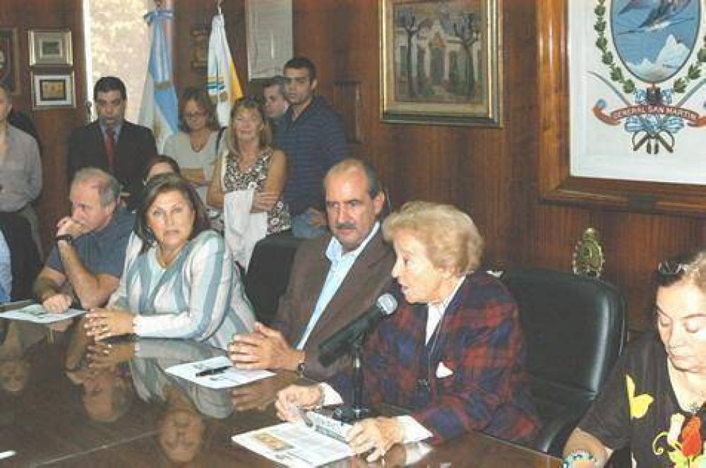 SAN MART�N - DONAN RESPIRADOR ARTIFICIAL PARA EL HOSPITAL THOMPSON